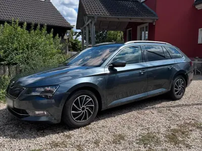 Gebraucht Skoda Superb LAURIN & KLEMENT 190 PS (139 kW) 2016 Grau Kombi