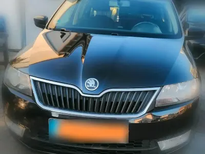 Gebraucht Skoda Rapid 105 PS (77 kW) 2014 Schwarz Kleinwagen