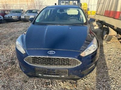 Gebraucht Ford Focus Business Edition 125 PS (91 kW) 2015 Blazerblau Kombi