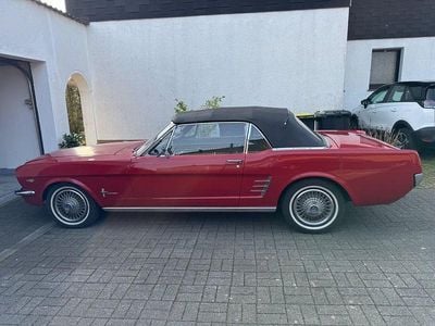 Gebraucht Ford Mustang Convertible 200 PS (147 kW) 1966 Rot Cabrio