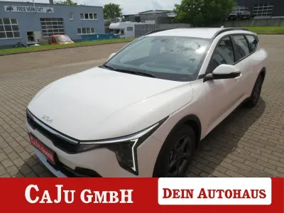 Neu Kia K4 150 PS (110 kW) 2026 Weiß Limousine