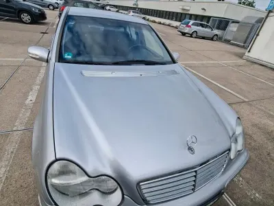 Gebraucht Mercedes C240 177 PS (130 kW) 2002 Silber Limousine
