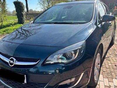Second-hand Opel Astra Exklusiv 140 CP (102 kW) 2015 Verde Break