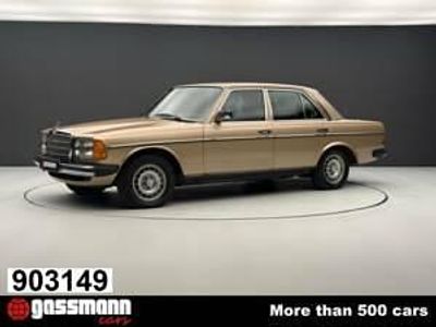 Gebraucht Mercedes 200 94 PS (69 kW) 1982 Gold Limousine