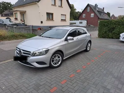 Gebraucht Mercedes A180 StreetStyle 122 PS (89 kW) 2015 Silber Kleinwagen