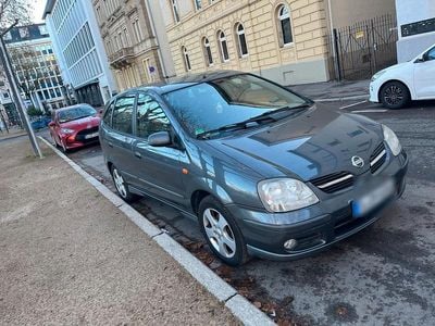Nissan Almera Tino