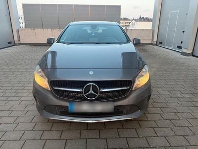 Gebraucht Mercedes A180 122 PS (89 kW) 2017 Grau Kleinwagen