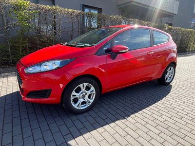 Gebraucht Ford Fiesta Trend 60 PS (44 kW) 2014 Rot Kleinwagen