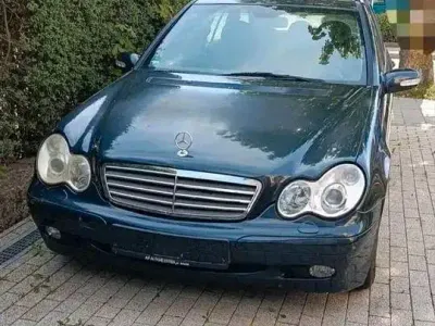 Gebraucht Mercedes C220 Classic 143 PS (105 kW) 2002 Blau Kombi