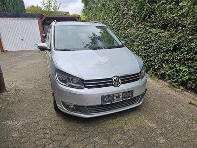 Second-hand VW Touran 105 CP (77 kW) 2011 Argintiu Monovolum