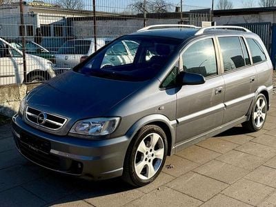 Grau Gebraucht 2005 Opel Zafira Van / Kleinbus | 3.340 € (Fairer Preis)