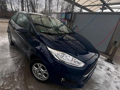 Gebraucht Ford Fiesta 101 PS (74 kW) 2017 Blau Kleinwagen