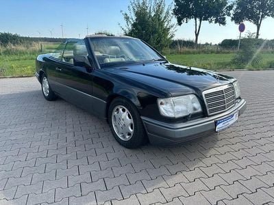 Schwarz Gebraucht 1995 Mercedes E320 Cabrio | 48.000 €