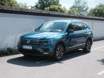 Gebraucht VW Tiguan Allspace IQ Drive 150 PS (110 kW) 2019 Blau SUV