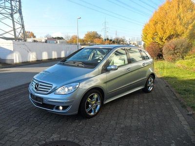 Blau Gebraucht 2005 Mercedes E200 Limousine | 2.990 € (Fairer Preis)