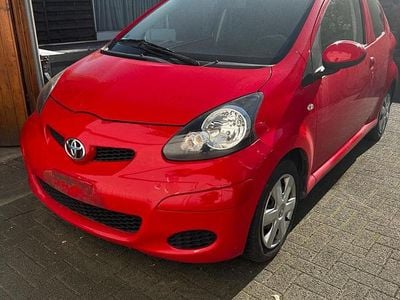 Second-hand Toyota Aygo 68 CP (50 kW) 2011 Roșu Hatchback
