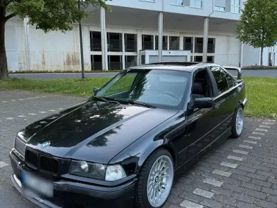 Gebraucht BMW 323 M Sport 170 PS (125 kW) 1997 Schwarz Limousine