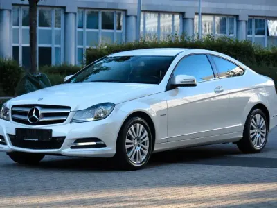 Gebraucht Mercedes C180 156 PS (114 kW) 2011 Diamantweiss Coupé