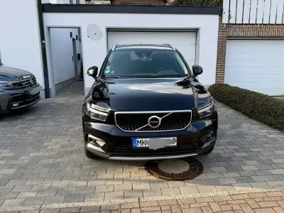 Gebraucht Volvo XC40 Momentum 129 PS (94 kW) 2021 Schwarz SUV