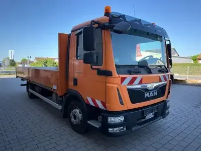 Gebraucht MAN TGE 220 PS (161 kW) 2015 Orange Van