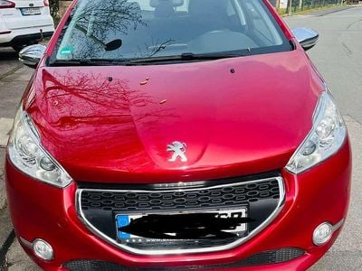 Gebraucht Peugeot 208 82 PS (60 kW) 2015 Rot Kleinwagen