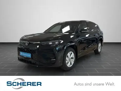 Gebraucht VW Tayron R-line 150 PS (110 kW) 2025 Grenadillschwarz metallic (metallic) SUV