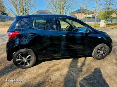 Gebraucht Hyundai i10 Classic 67 PS (49 kW) 2015 Schwarz Kleinwagen