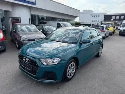 Gebraucht Audi A1 Sportback Advanced 110 PS (80 kW) 2020 Grün Kleinwagen