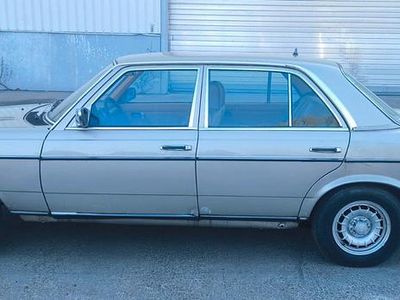 Second-hand Mercedes 240 72 CP (52 kW) 1981 Bej Berlinǎ