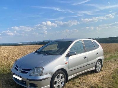 Nissan Almera Tino