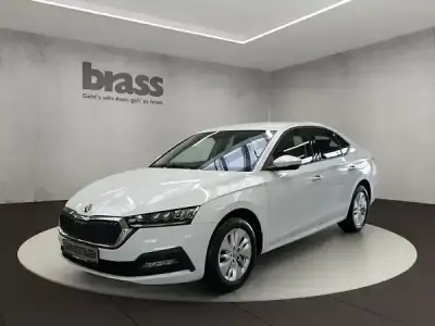 Gebraucht Skoda Octavia Ambition 116 PS (85 kW) 2022 Moonweiß perleffekt / moonweiss metallic Limousine