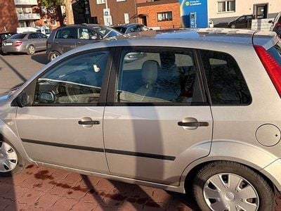 Usata Ford Fiesta 69 CV (50 kW) 2003 Argento Utilitaria
