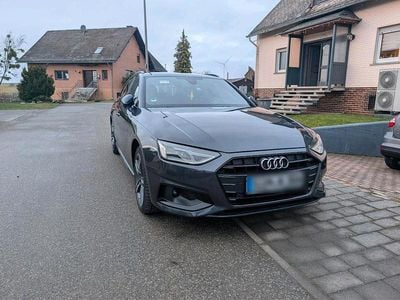 Grau Gebraucht 2020 Audi A4 Premium Kombi | 23.850 € (Guter Preis)