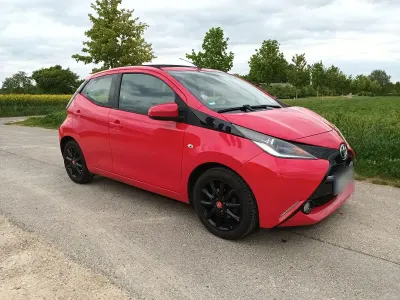 Używany Toyota Aygo X-wave 69 KM (50 kW) 2014 Czerwony Hatchback