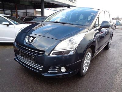 Blau Gebraucht 2013 Peugeot 5008 Allure Van / Kleinbus | 9.999 €