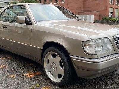 Gebraucht Mercedes 220 150 PS (110 kW) 1994 Gold Coupé