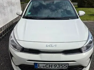 Gebraucht Kia Rio Vision 101 PS (74 kW) 2023 Weiß Limousine