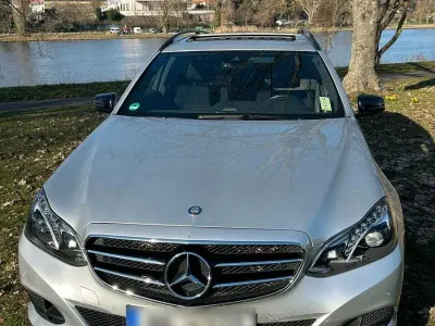 Używany Mercedes E220 170 KM (125 kW) 2015 Srebrny Sedan/Limuzyna