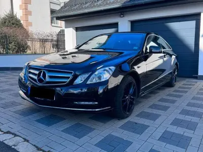 Gebraucht Mercedes E250 Avantgarde 204 PS (150 kW) 2011 Schwarz Coupé