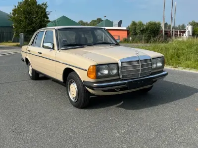 Gebraucht Mercedes 240 72 PS (52 kW) 1984 Limousine