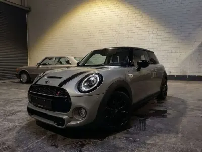 Gebraucht Mini Cooper S Chili 192 PS (141 kW) 2019 Moonwalk grey (metallic) Kleinwagen