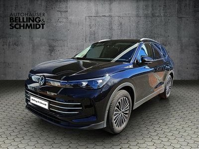 Deep black perleffekt (metallic) Gebraucht 2024 VW Tiguan Elegance SUV | 39.990 € (Etwas zu teuer)