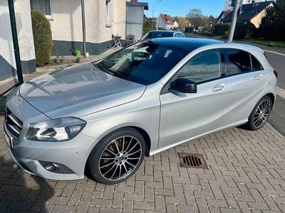 Second-hand Mercedes A200 156 CP (114 kW) 2013 Argintiu Berlinǎ