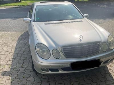 Mercedes E200