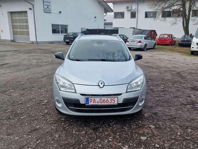 Gebraucht Renault Mégane GrandTour Authentique 110 PS (80 kW) 2011 Grau Kombi