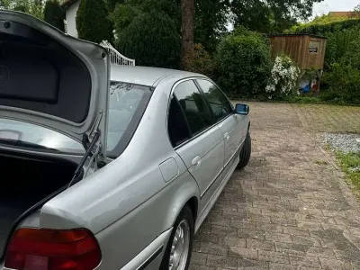 Gebraucht BMW 523 170 PS (125 kW) 1999 Silber Limousine