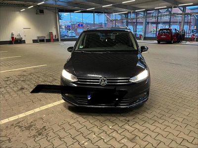 Schwarz Gebraucht 2019 VW Touran Van / Kleinbus | 17.990 € (Fairer Preis)