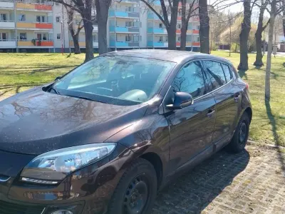 Używany Renault Mégane Dynamique 110 KM (80 kW) 2012 Brązowy Sedan/Limuzyna