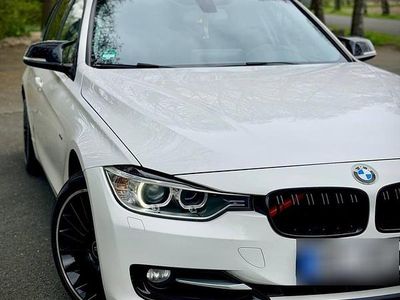 Gebraucht BMW 318 150 PS (110 kW) 2013 Weiß Limousine