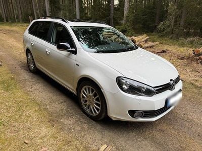 Używany VW Golf VII Match 105 KM (77 kW) 2013 Biały Kombi